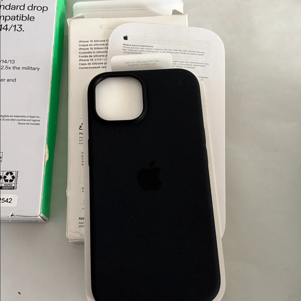 Apple iPhone 15 16e Case Black Silicone MagSafe Onn clear standard protection